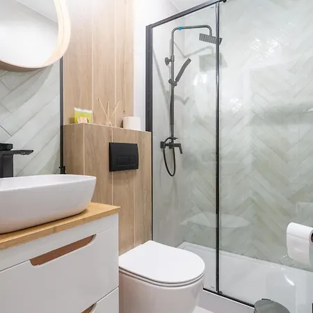 Zwirki I Wigury By Bookinghost * Katowice