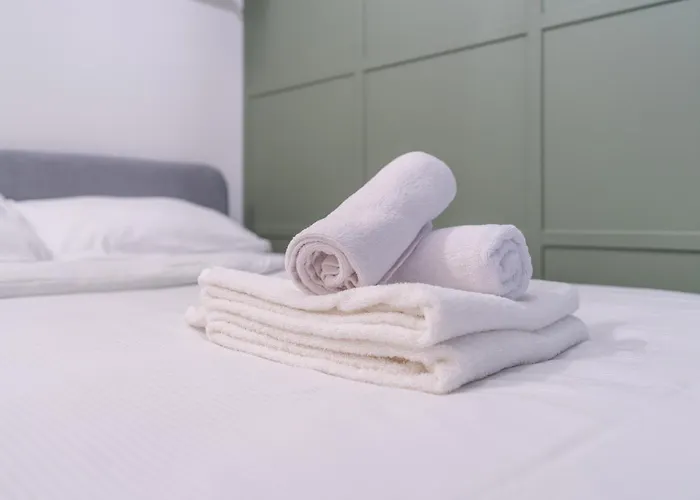 Zwirki I Wigury By Bookinghost * Katowice