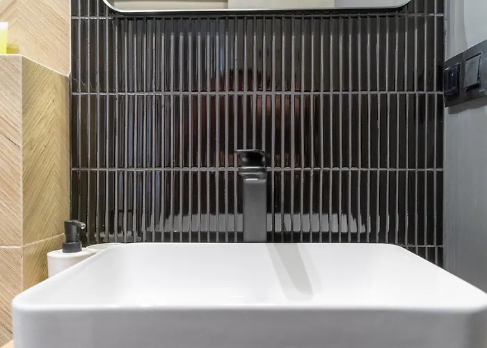 Zwirki I Wigury By Bookinghost * Katowice